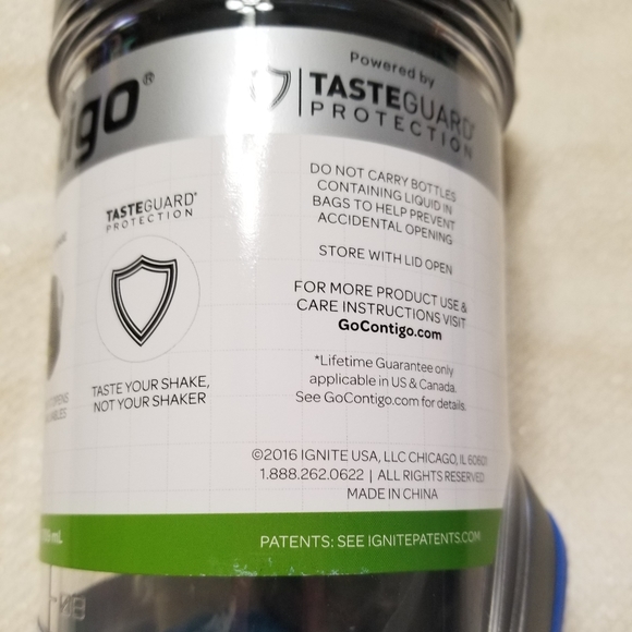 Contigo's Shake & Go Fit shaker bottle with gym storage, 24 ounces - Picture 9 of 10